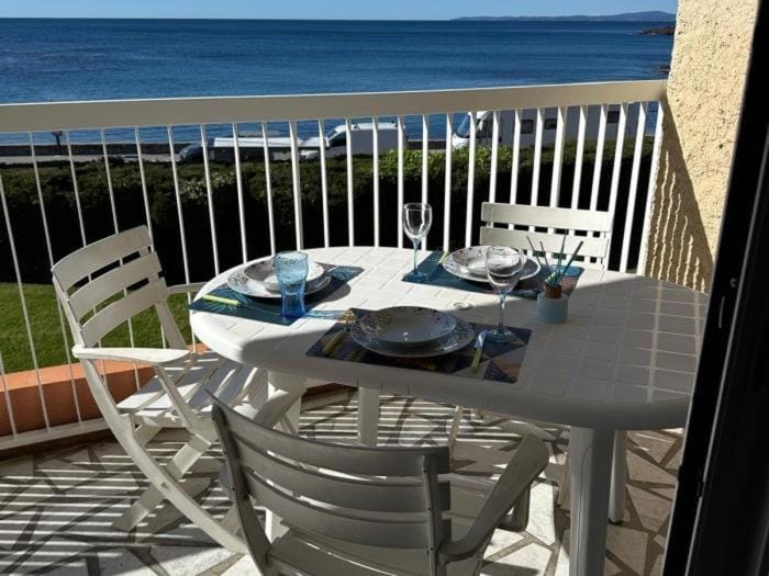 Vue mer 180 degrés - Wifi - Parking Apartment in Saint-Raphael
