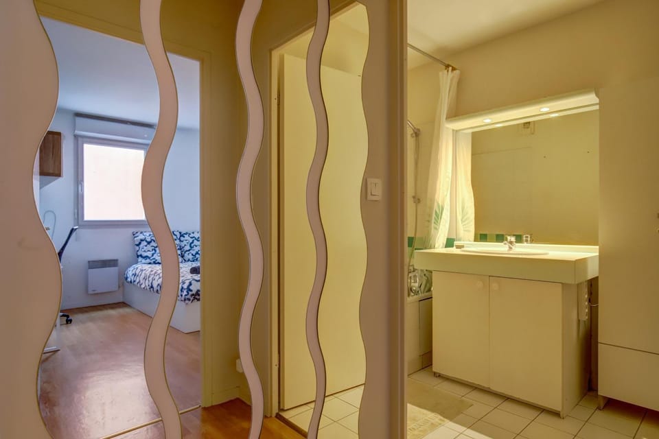 Bed, Bathroom, Kitchen or kitchenette, Photo of the whole room, Bedroom