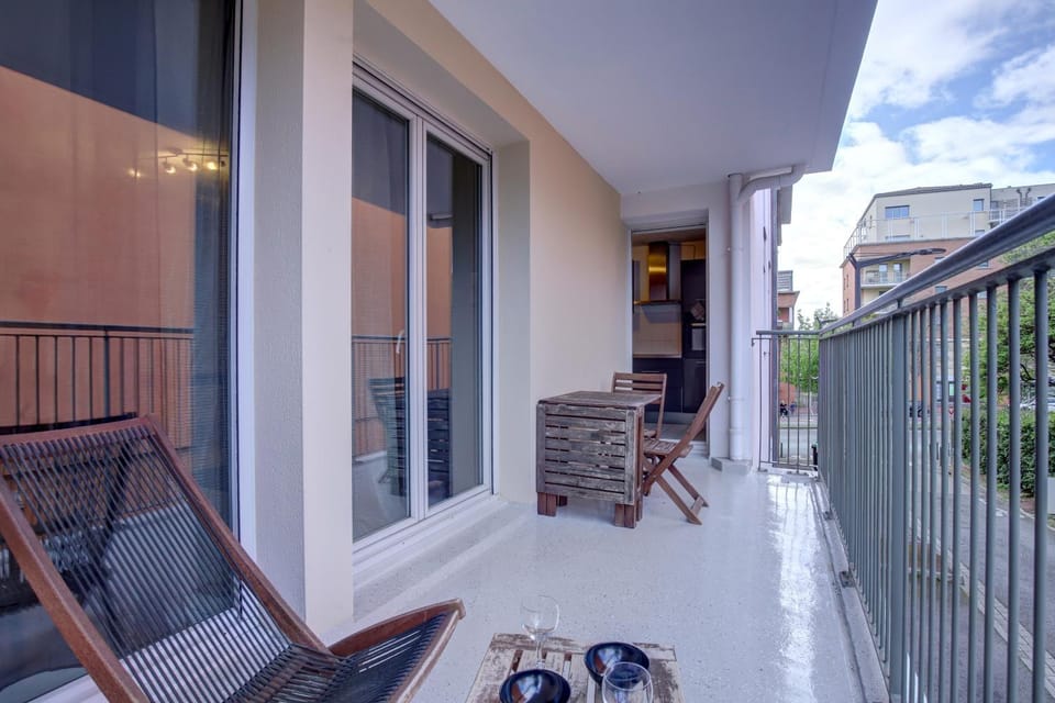 Property building, Patio, Day, View (from property/room), Balcony/Terrace, Living room, Seating area, sunbed
