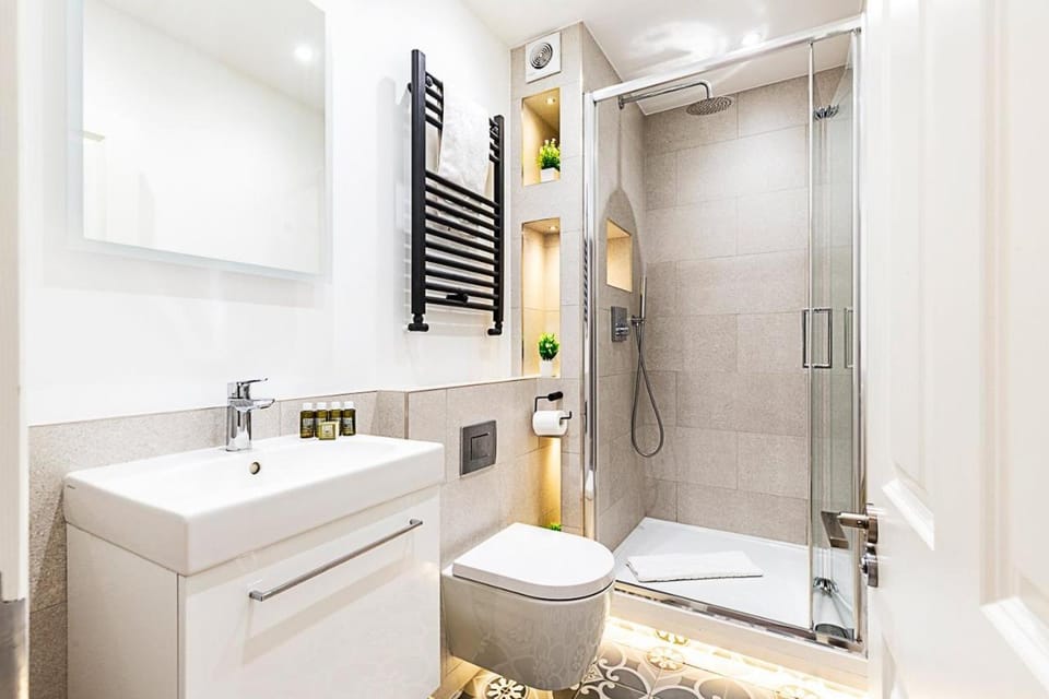 Chic Garden Flat in Leafy Ealing Apartment in London Borough of Ealing