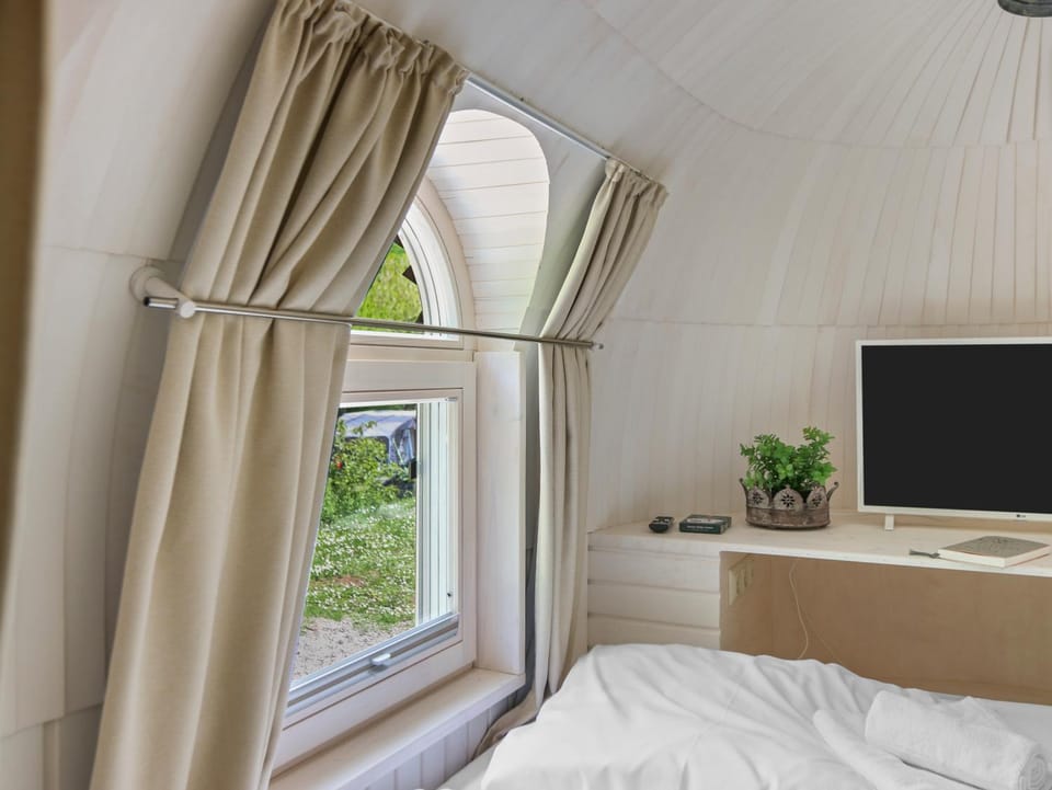 Iglucraft Tiny Haus im Naheland I Grill I Wasserspielpatz I W-LAN Campground/ 
RV Resort in Mainz-Bingen