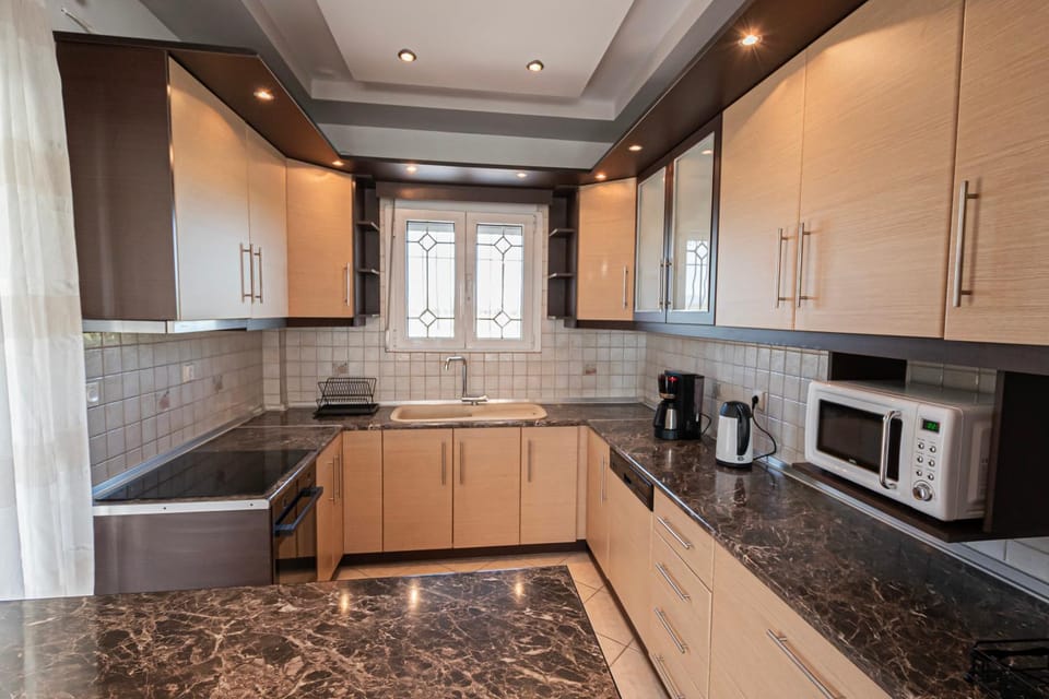 Coffee/tea facilities, Kitchen or kitchenette, Photo of the whole room, oven, stove