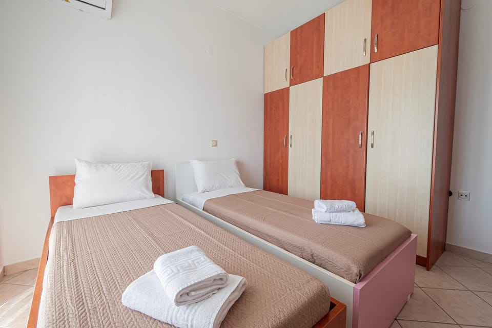 Bed, Photo of the whole room, Bedroom, towels, wardrobe, air conditioner