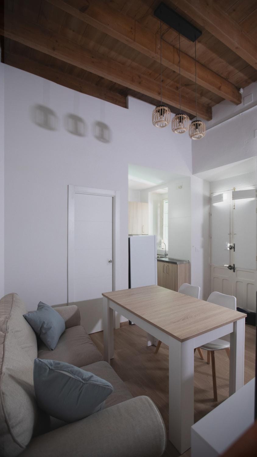 TV and multimedia, Seating area, Dining area