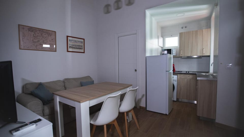 Kitchen or kitchenette, Seating area
