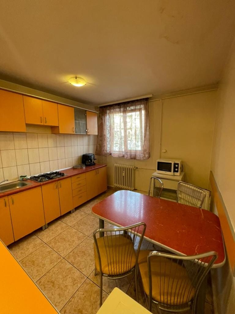 Kitchen or kitchenette, Seating area, Dining area