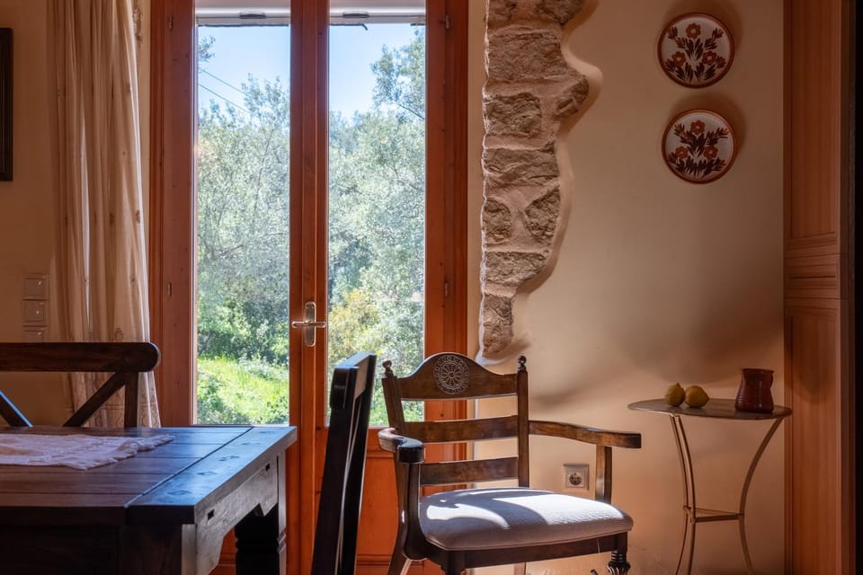 Seating area, Dining area