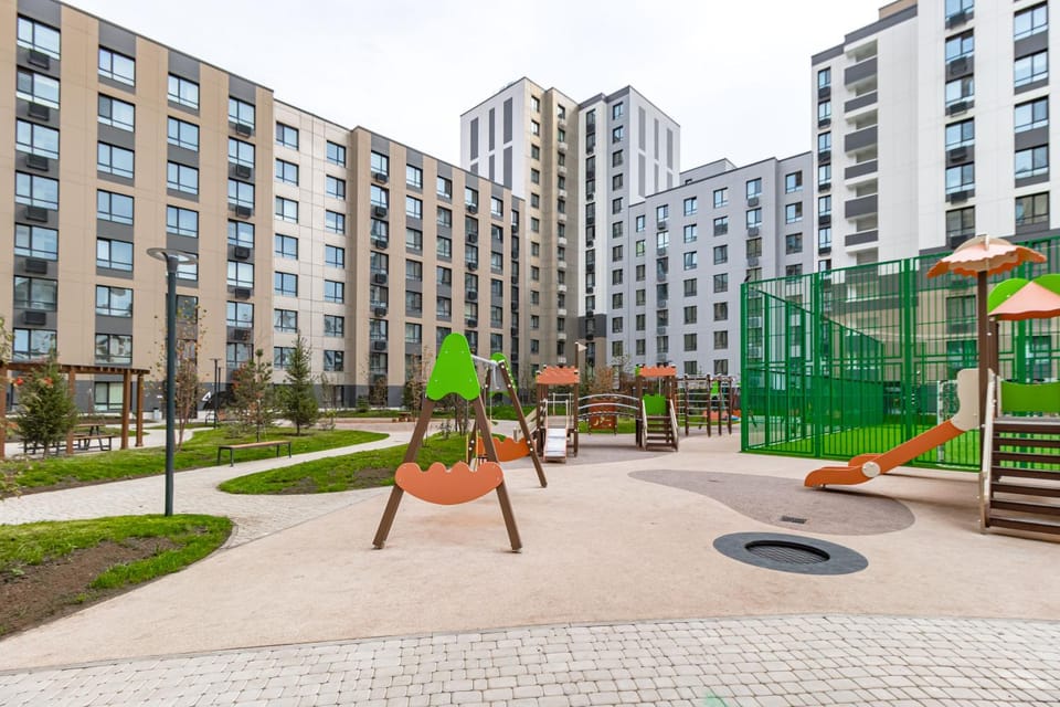 Property building, Day, Natural landscape, Children play ground, Location