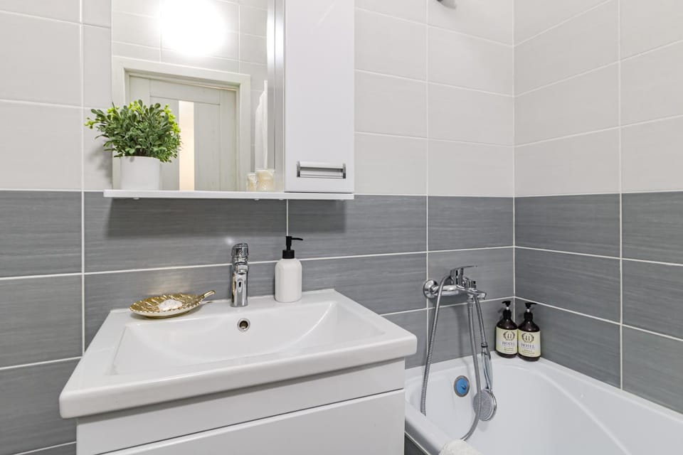 Bathroom, Bath, towels
