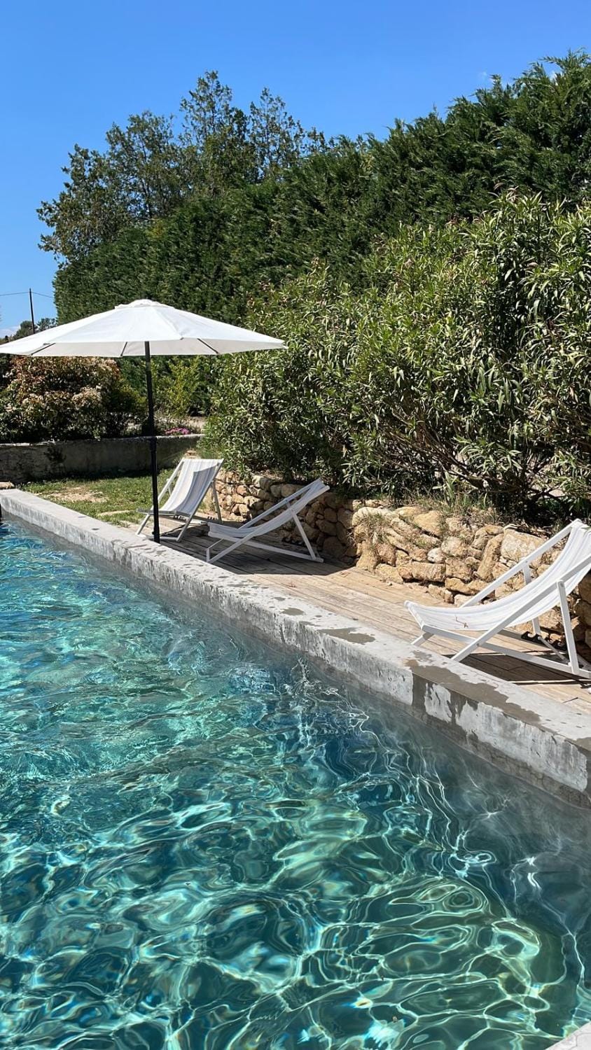 Studio indépendant avec piscine proche Lourmarin Apartment in Provence-Alpes-Côte d'Azur