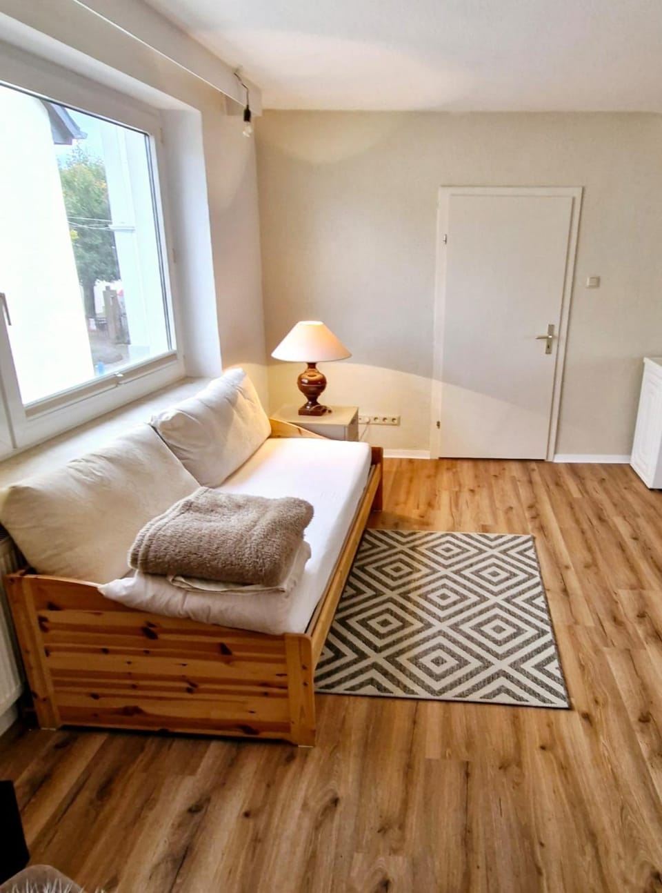 Bed, Living room, Photo of the whole room, Seating area