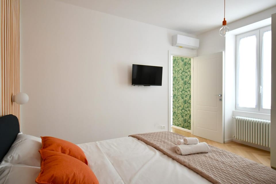 Bed, TV and multimedia, Bedroom, internet, air conditioner