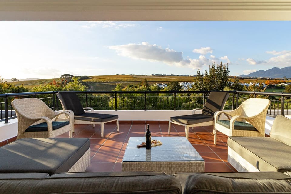 Day, Natural landscape, View (from property/room), Balcony/Terrace, Seating area, Mountain view