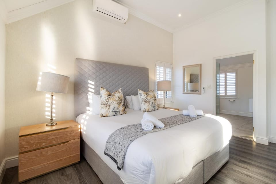 Bed, Photo of the whole room, Bedroom, air conditioner