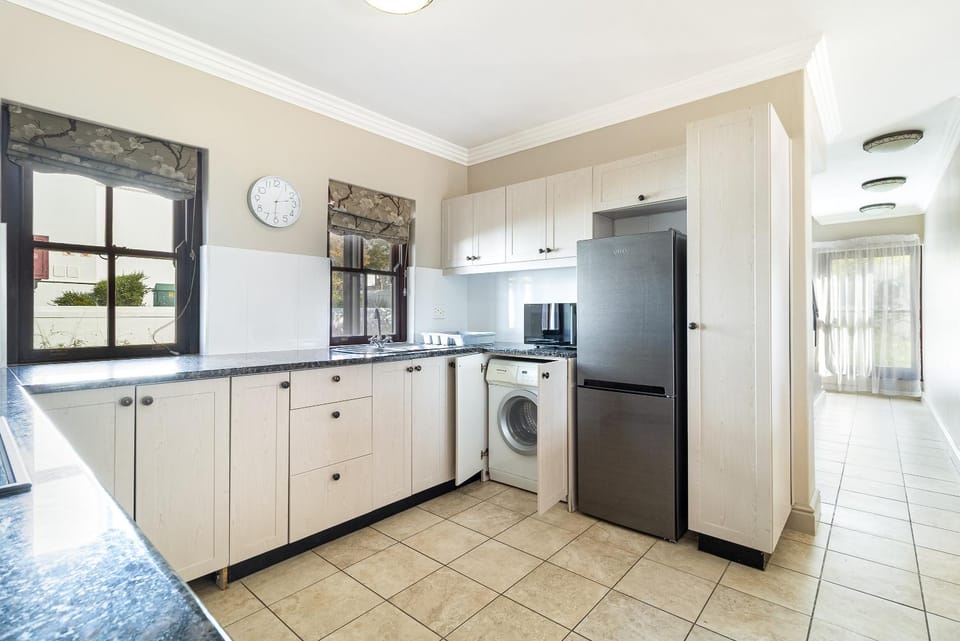 Kitchen or kitchenette, washing machine