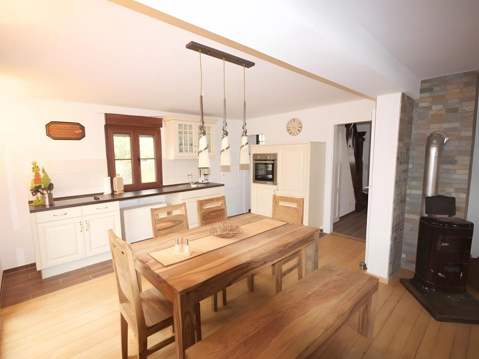 Property building, Kitchen or kitchenette, Living room