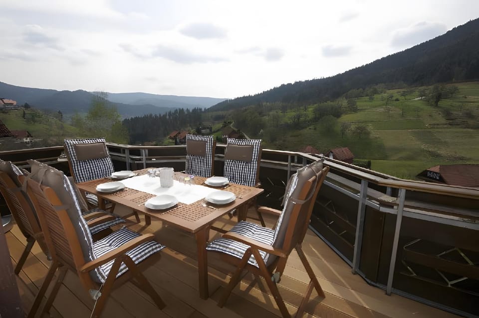 Property building, Balcony/Terrace, Living room