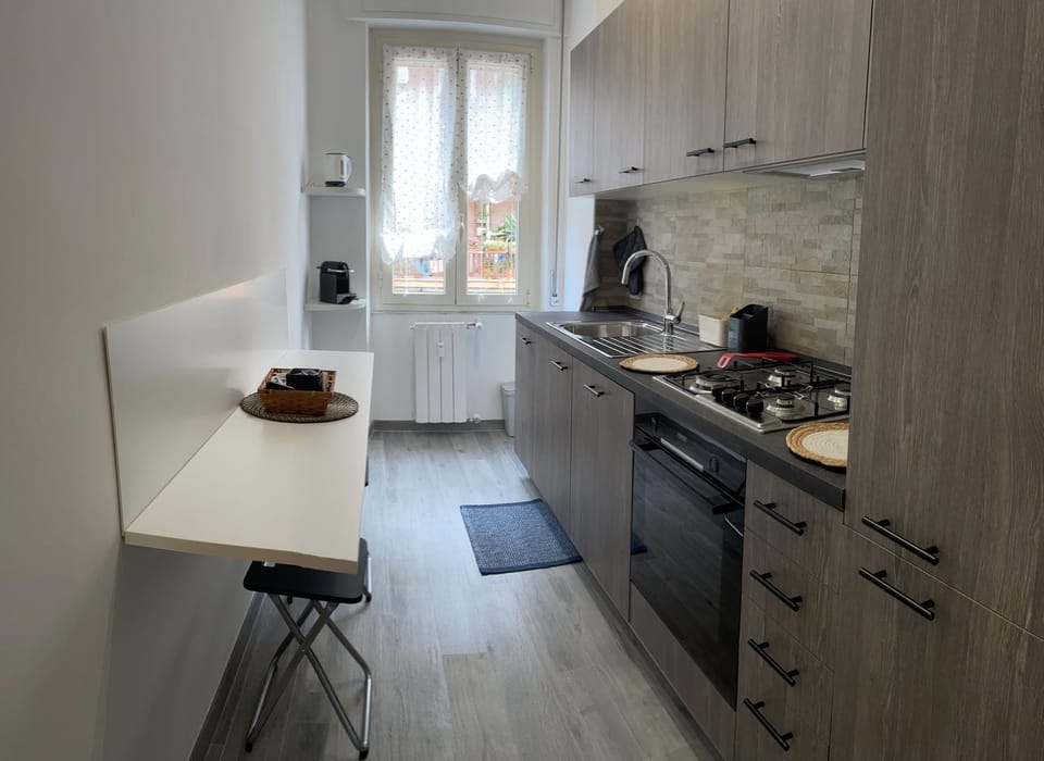 Coffee/tea facilities, Kitchen or kitchenette, dishwasher, stove