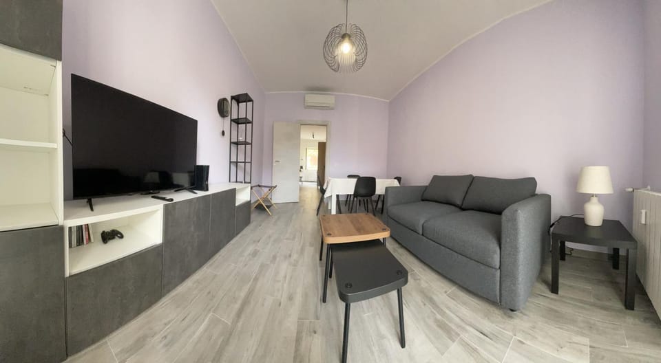 Communal lounge/ TV room, TV and multimedia, Living room, Seating area, Dining area