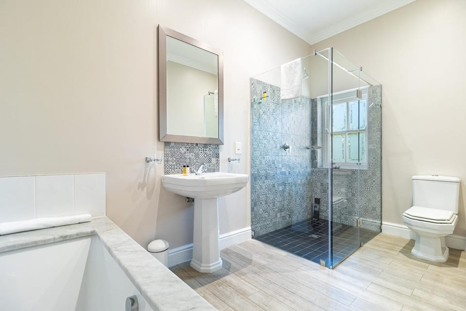 Shower, Toilet, Bathroom, Bath