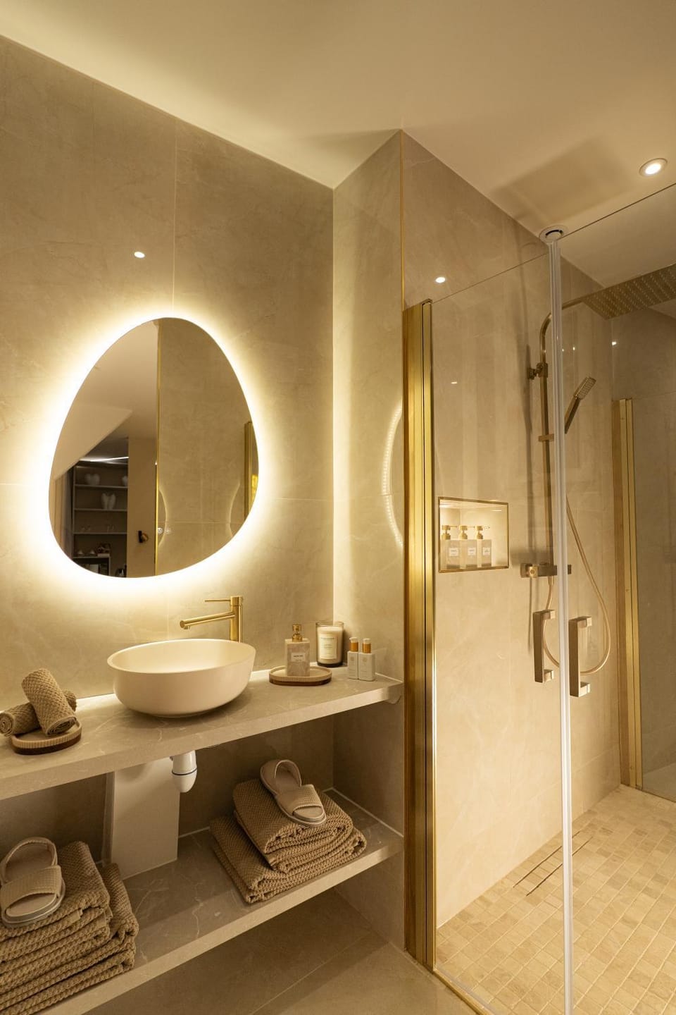 Stellar Suite Love hotel in Paris