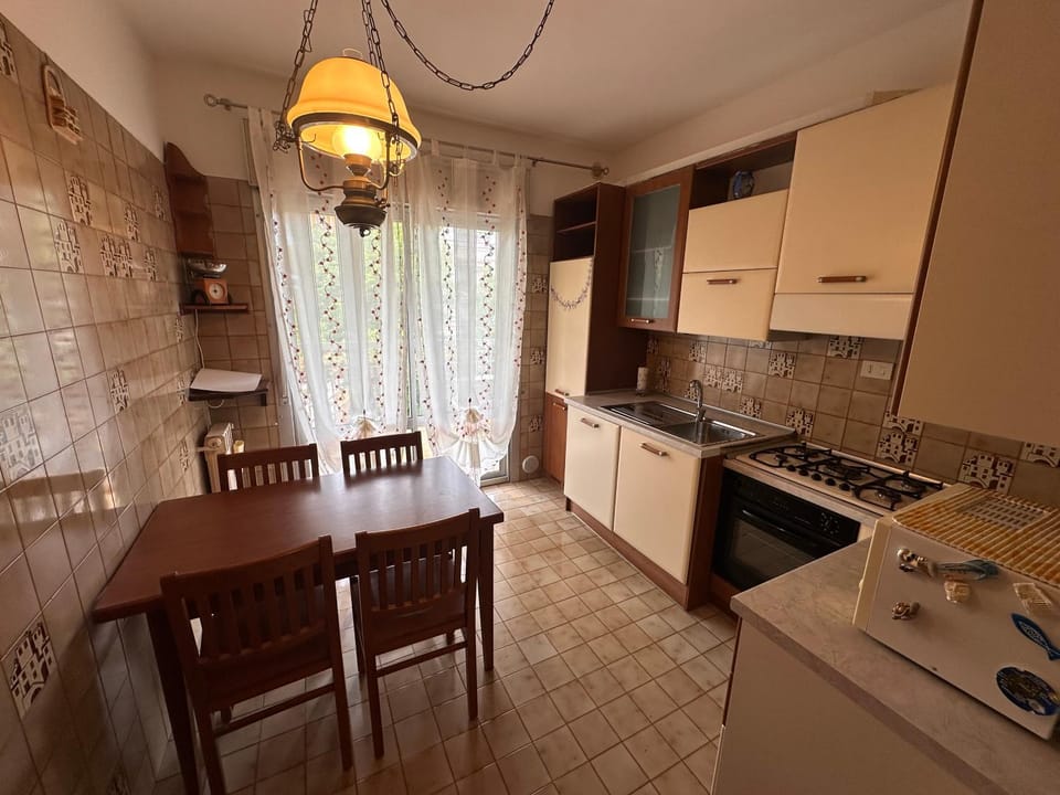 Kitchen or kitchenette, oven