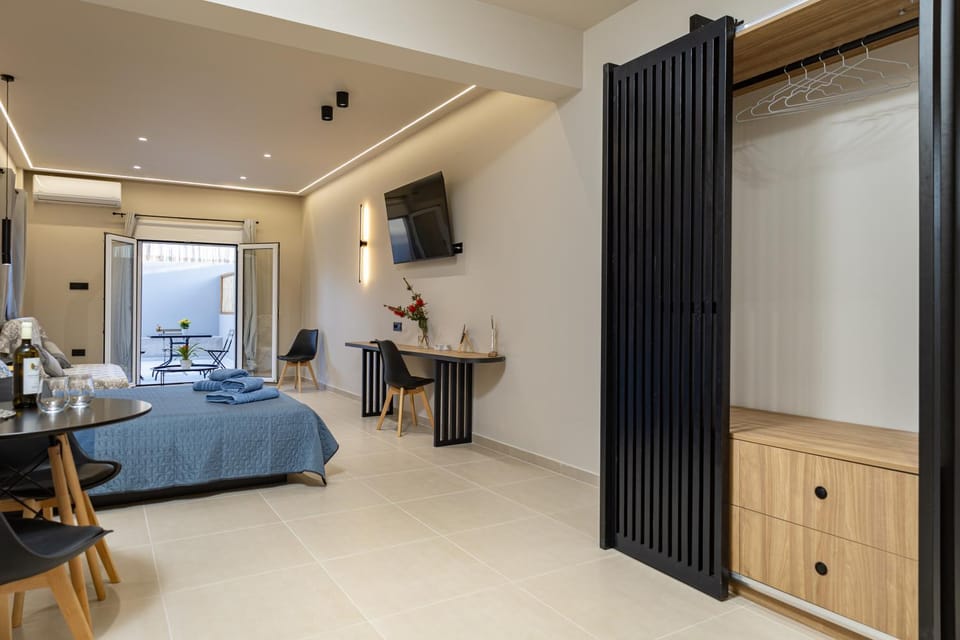 Bed, Living room, Photo of the whole room, Bedroom