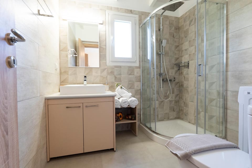 Shower, Toilet, Bathroom, Bedroom, towels