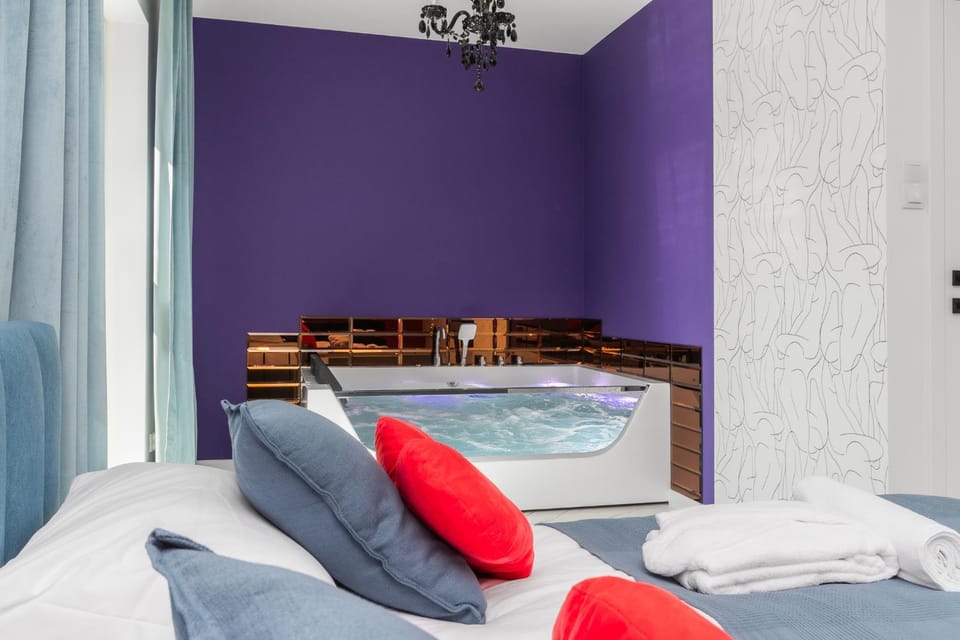 Hot Tub, Bedroom, towels, air conditioner