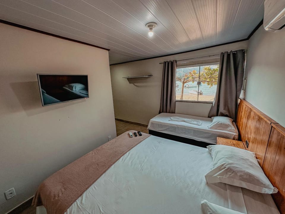Bed, TV and multimedia, Photo of the whole room, Bedroom, air conditioner