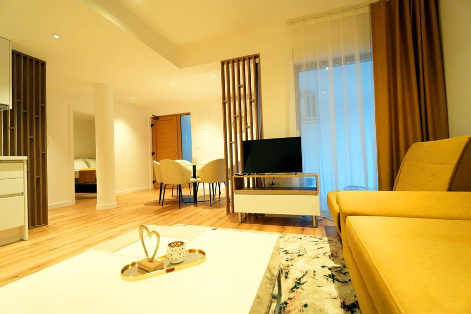 Communal lounge/ TV room, TV and multimedia, Living room, Seating area, Evening entertainment