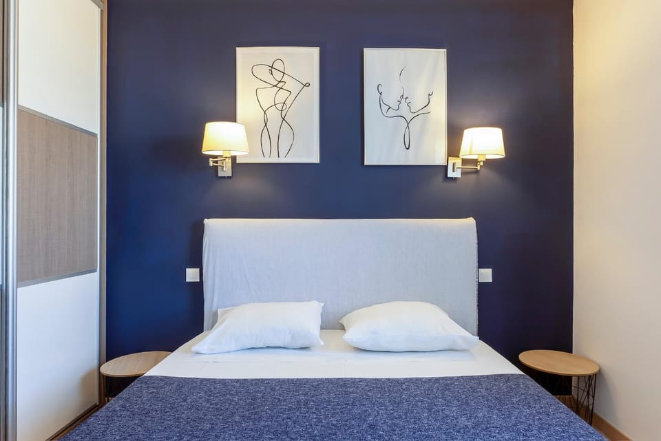 Bedroom, air conditioner