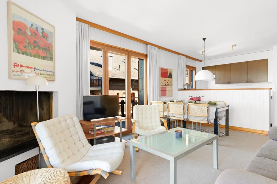 Communal lounge/ TV room, Living room