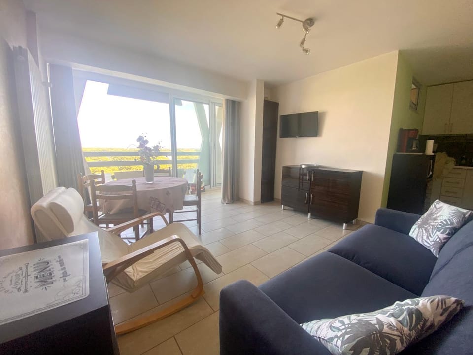 Communal lounge/ TV room, Balcony/Terrace, Balcony/Terrace, Living room
