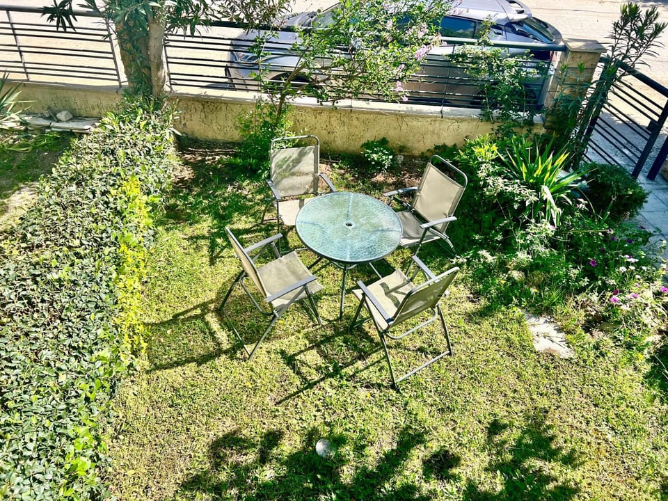 Patio, Spring, Garden, Dining area, Garden view