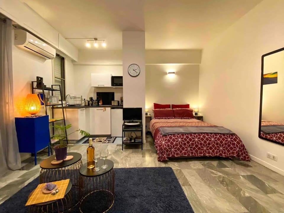 Bed, TV and multimedia, Living room, air conditioner