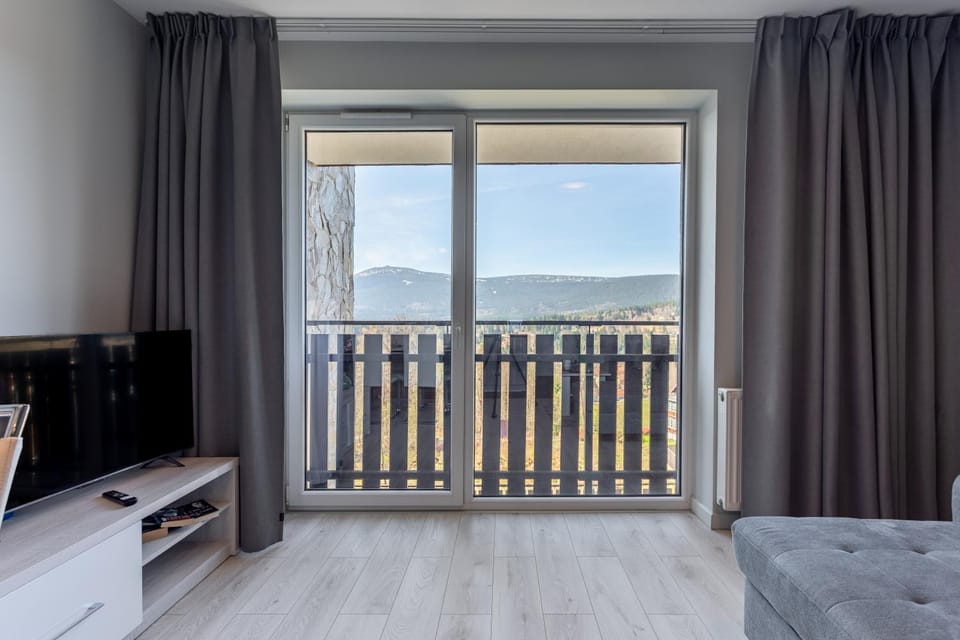 Natural landscape, TV and multimedia, View (from property/room)