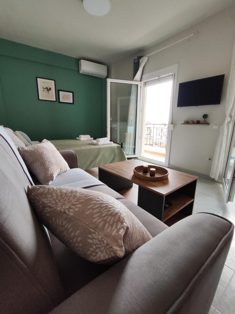 TV and multimedia, Living room, Photo of the whole room, Seating area