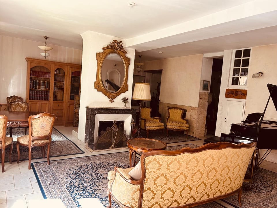 Communal lounge/ TV room, Internal: Not applicable to any particular room