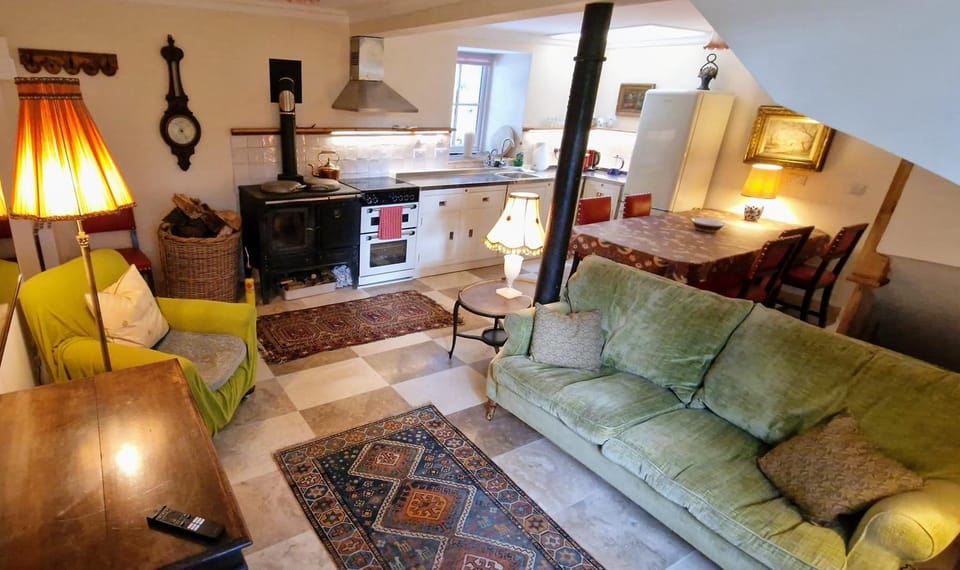 Kitchen or kitchenette, Living room, Seating area