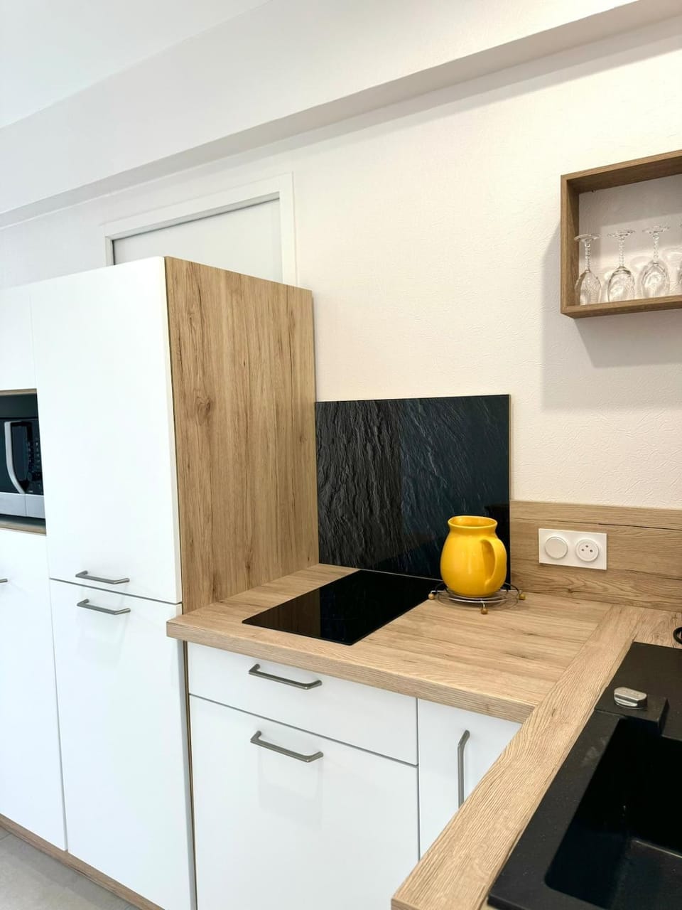 Kitchen or kitchenette, stove