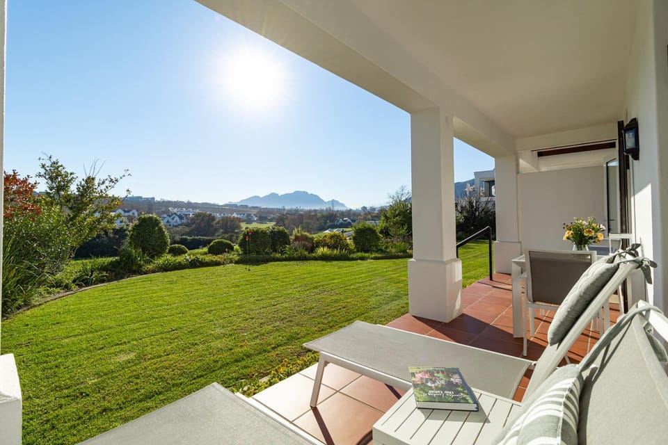 Patio, Natural landscape, Garden, Balcony/Terrace, Seating area, Garden view, sunbed