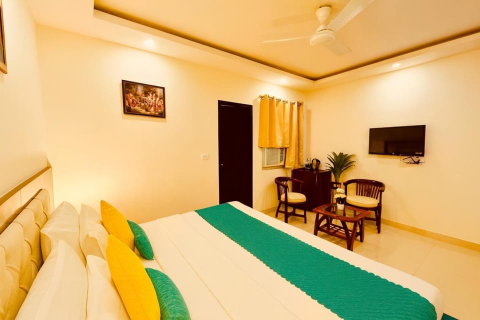 Bed, TV and multimedia, air conditioner