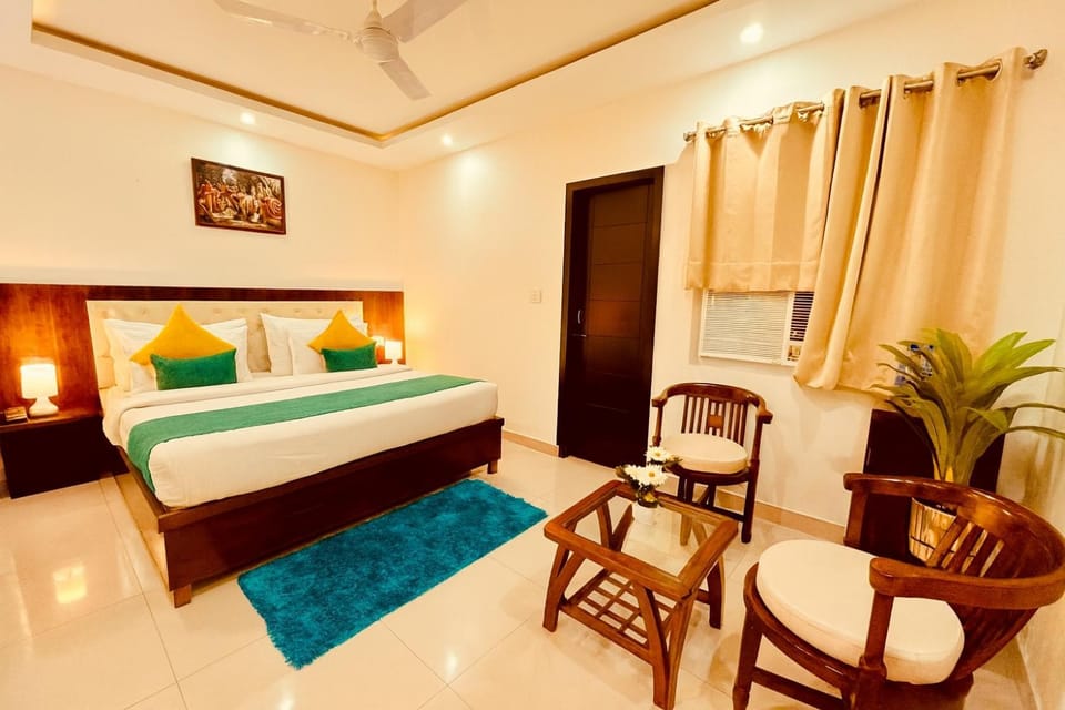 Bed, TV and multimedia, air conditioner