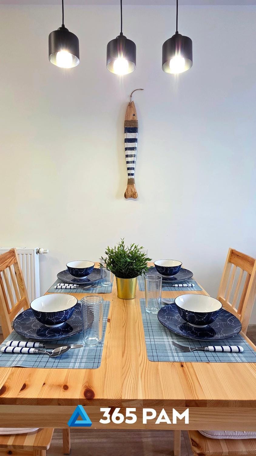 Dining area, Food