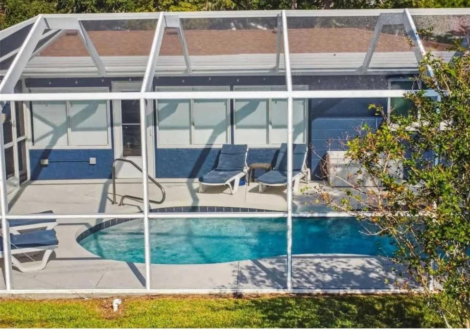 Swimming pool, Swimming pool