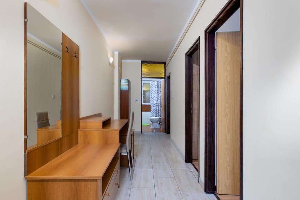 Property building, Facade/entrance, wardrobe