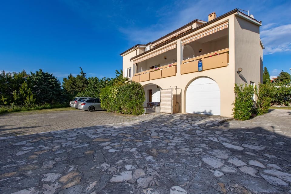 Property building, Day, Parking