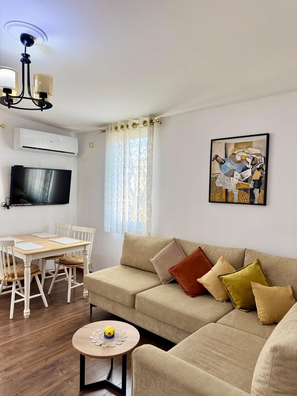 Communal lounge/ TV room, Living room, Dining area, Evening entertainment, air conditioner