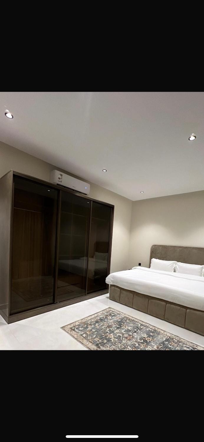 شقة فندقية حي الصحافة بالرياض أنيقة وجديدة وحديقة خاصة Apartment in Riyadh